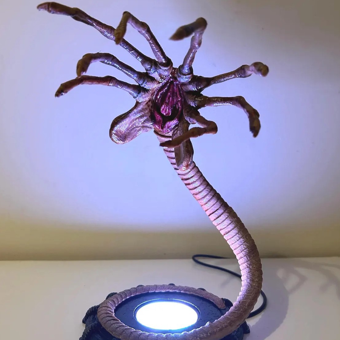 Lámpara Alien Facehugger, Luz  - Lighting Decoration Ideas reseña y precio